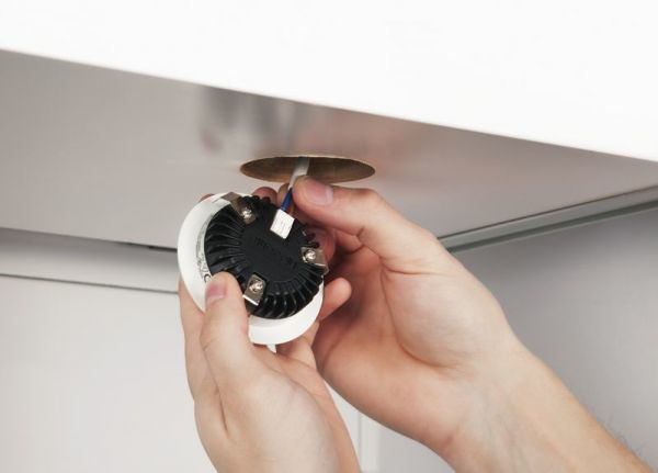 ALASVALO 12-SARJA HIDE A LITE IP44 12V 300lm 4,3W 4000K WH