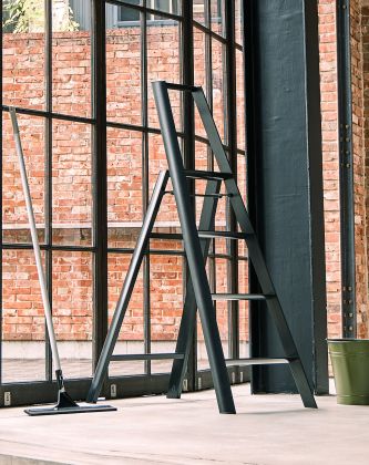 Lucano 4-porrasjakkara, musta